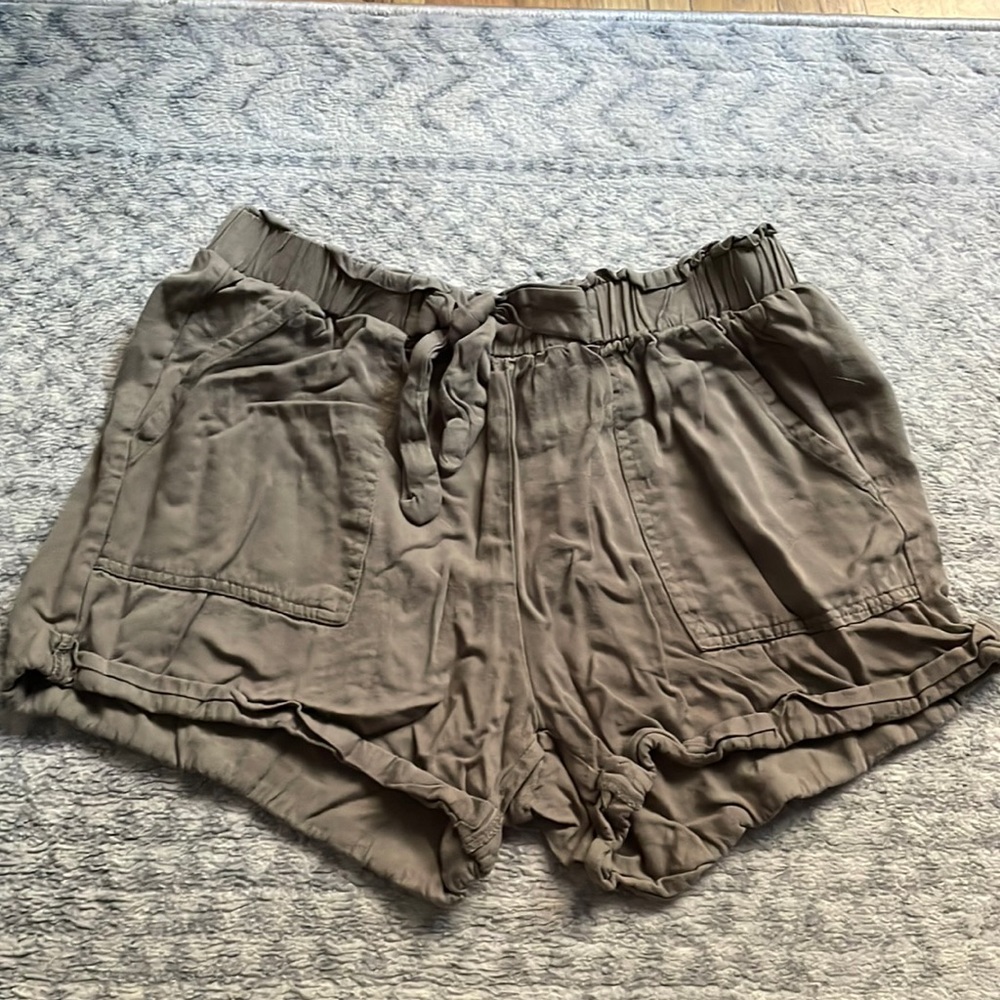 Charlotte Russe women short size large